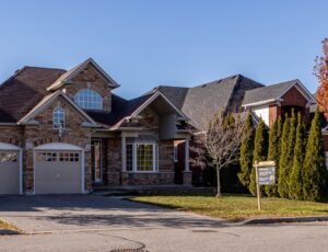 Older Homeowners in Car-Dependent Suburbs Face Difficulty Downsizing